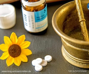 Immunsystem verbessern_Schüssler Salz mit Mörserschale