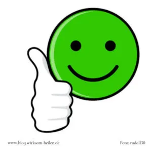 Grüner Smiley glücklich mit Daumen nach oben