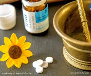 Immunsystem verbessern_Schüssler Salz mit Mörserschale