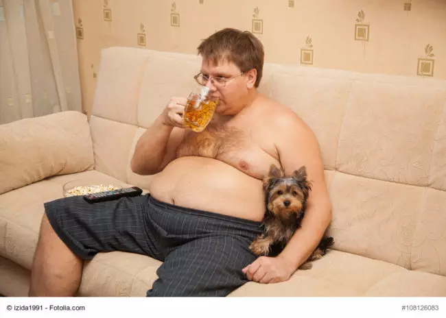 fat man drinking beer, . . . und zwischendurch die Insulin-Spritze