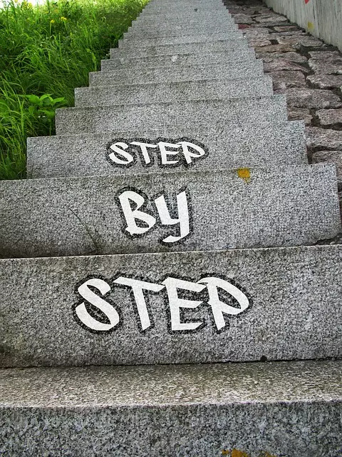 Treppe, Step by step (Bild @ Pixabay)